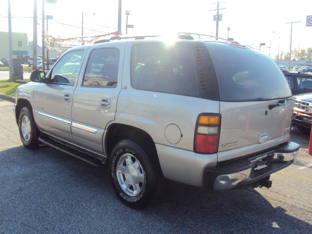 GMC Yukon 2004 photo 2