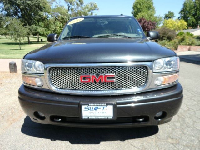 GMC Yukon 2004 photo 1