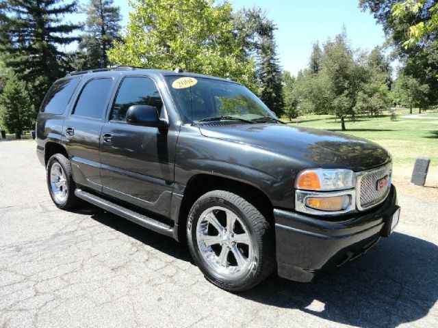 GMC Yukon 2004 photo 3