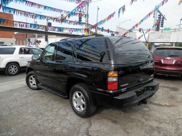 GMC Yukon 2004 photo 2