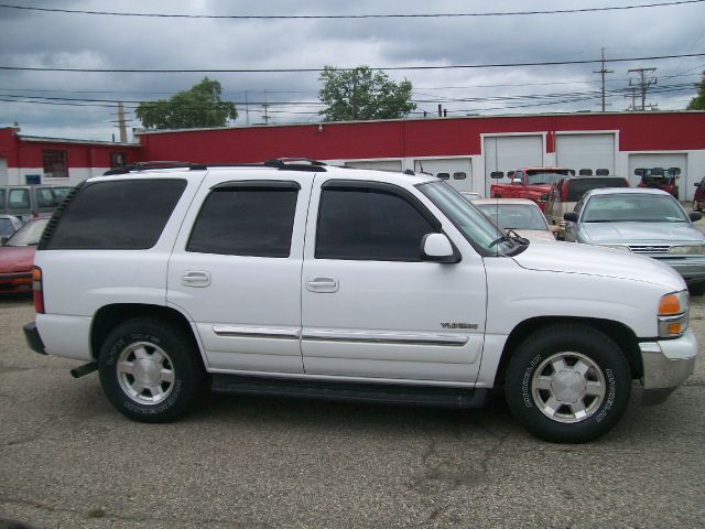 GMC Yukon 2004 photo 2