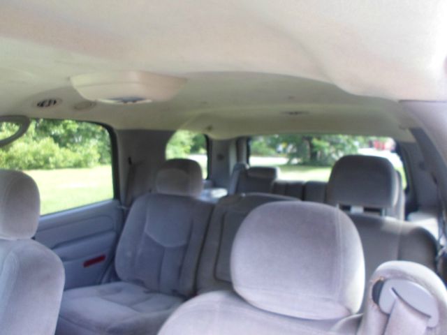 GMC Yukon 2004 photo 2