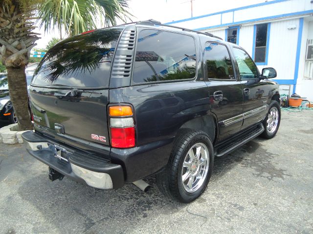 GMC Yukon 2004 photo 1