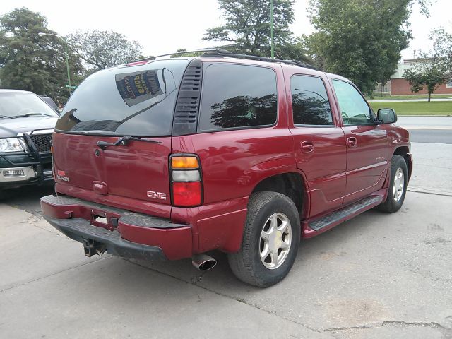 GMC Yukon 2004 photo 2