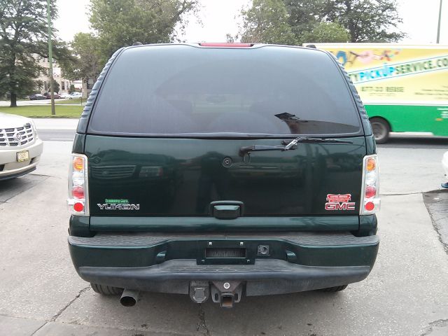 GMC Yukon 2004 photo 1