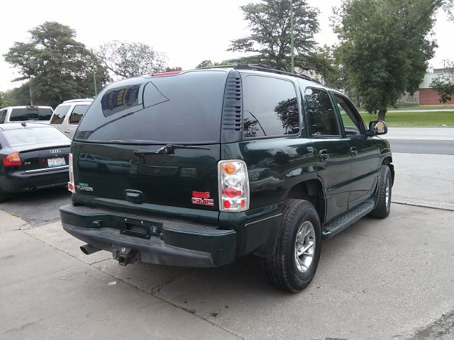 GMC Yukon 2004 photo 2