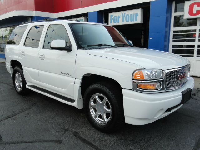 GMC Yukon 2004 photo 1