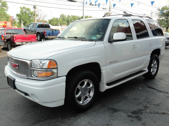 GMC Yukon 2004 photo 3