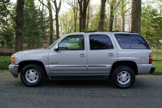 GMC Yukon 2004 photo 1