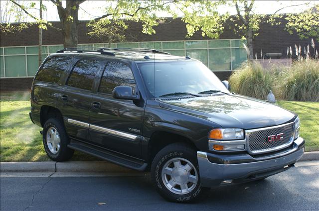 GMC Yukon 2004 photo 2