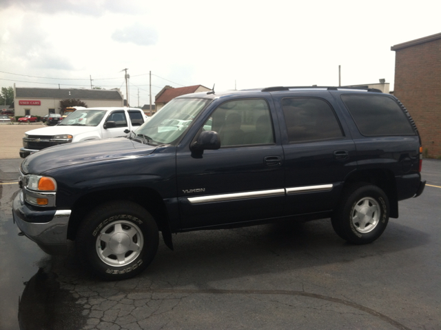 GMC Yukon 2004 photo 2