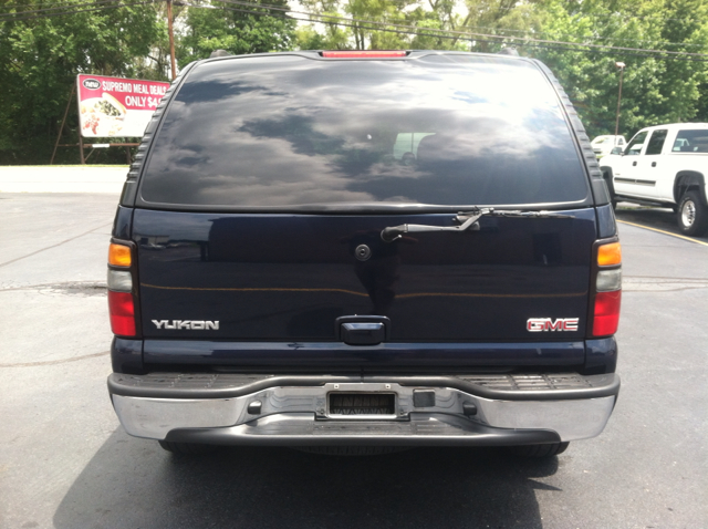 GMC Yukon 2004 photo 3