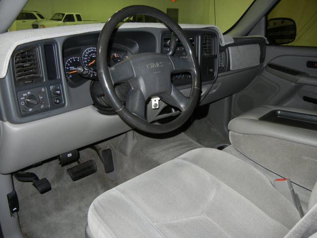 GMC Yukon 2004 photo 2