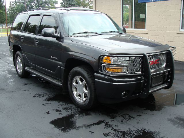 GMC Yukon 2004 photo 2