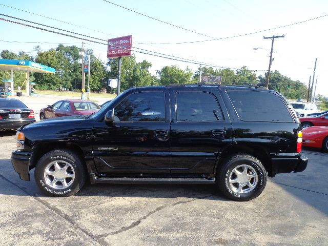 GMC Yukon 2004 photo 1