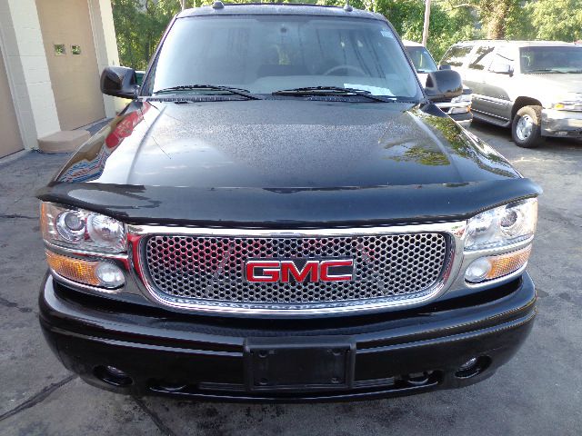 GMC Yukon 2004 photo 2