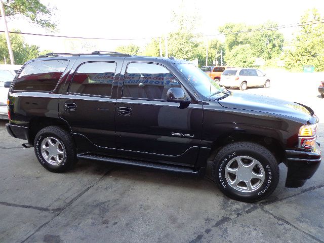 GMC Yukon 2004 photo 4