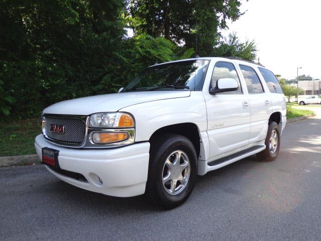 GMC Yukon 2004 photo 1