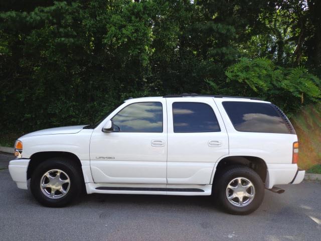 GMC Yukon 2004 photo 2