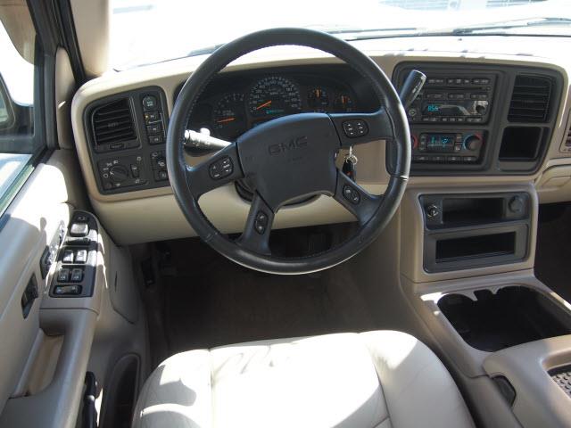 GMC Yukon 2004 photo 1