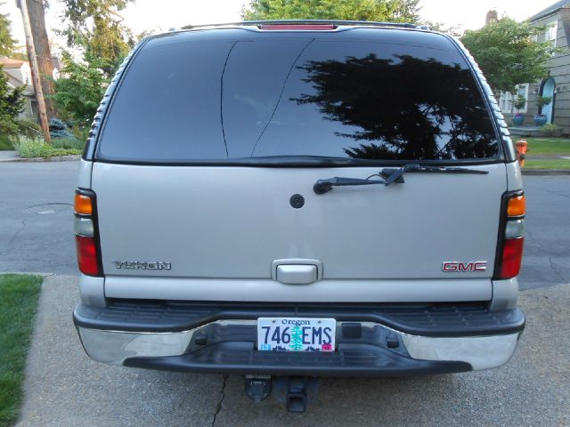 GMC Yukon 2004 photo 1