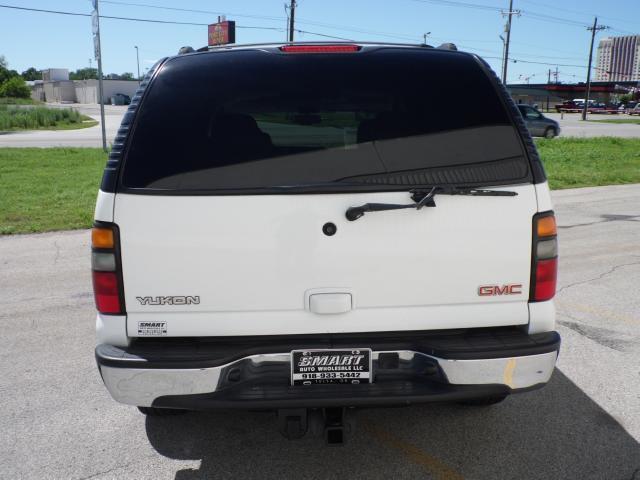 GMC Yukon 2004 photo 24