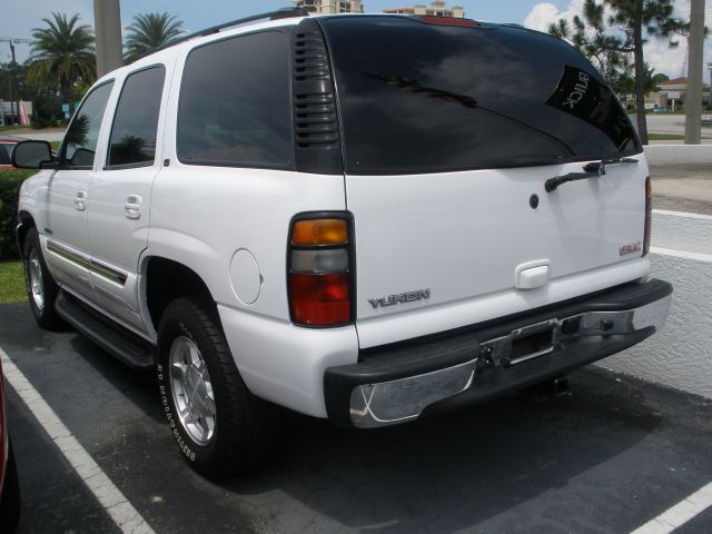 GMC Yukon 2004 photo 4