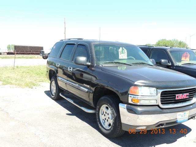 GMC Yukon 2004 photo 2