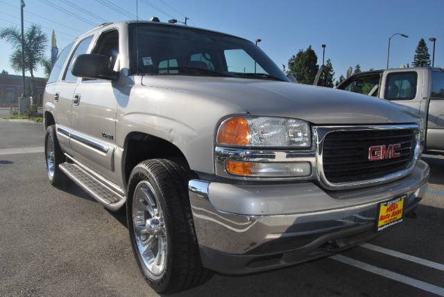 GMC Yukon 2004 photo 2