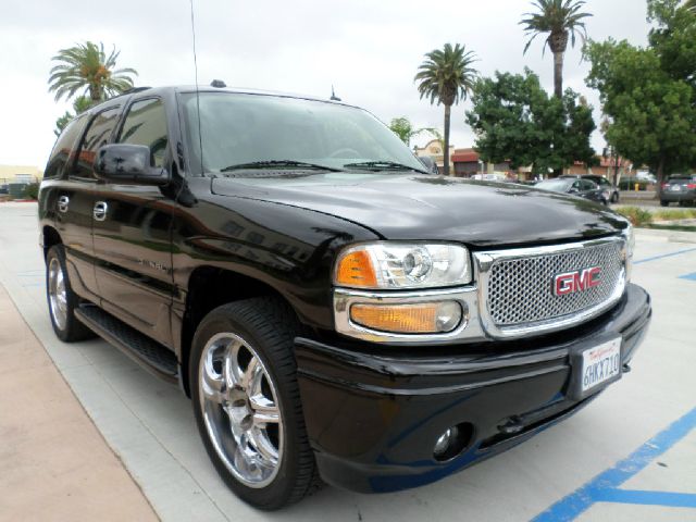 GMC Yukon 2004 photo 1