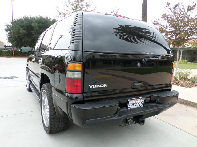 GMC Yukon 2004 photo 3