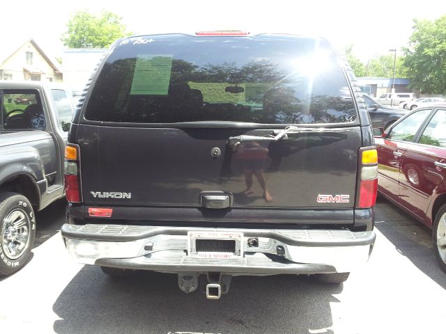 GMC Yukon 2004 photo 3