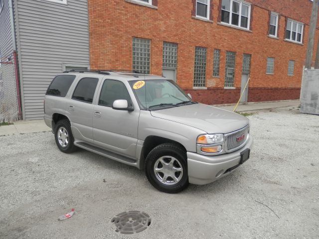 GMC Yukon 2004 photo 1