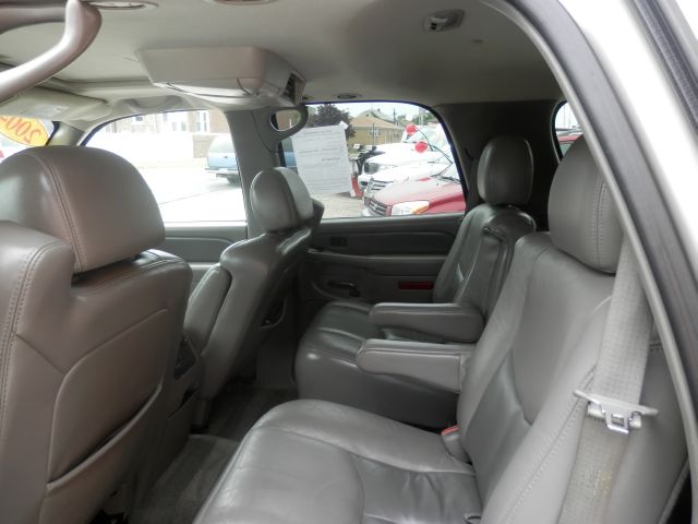 GMC Yukon 2004 photo 16