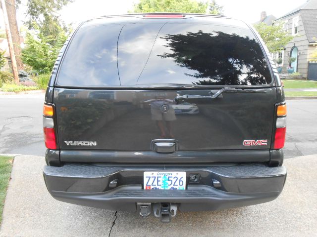 GMC Yukon 2004 photo 2