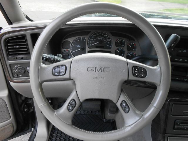 GMC Yukon 2004 photo 4