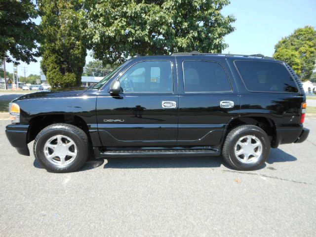 GMC Yukon 2004 photo 1