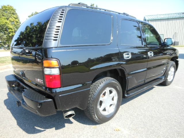 GMC Yukon 2004 photo 3