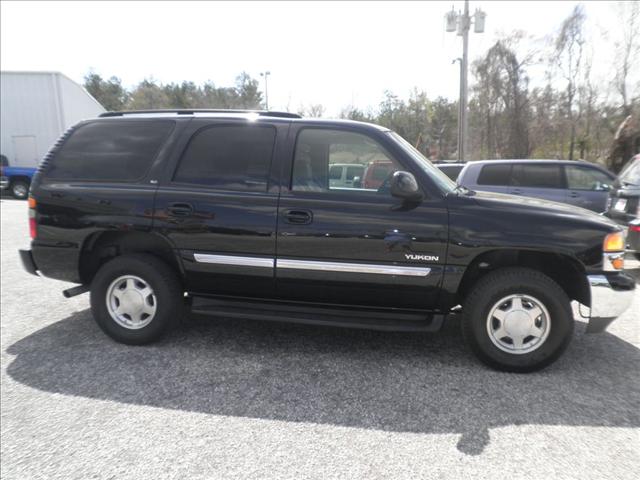 GMC Yukon 2004 photo 2