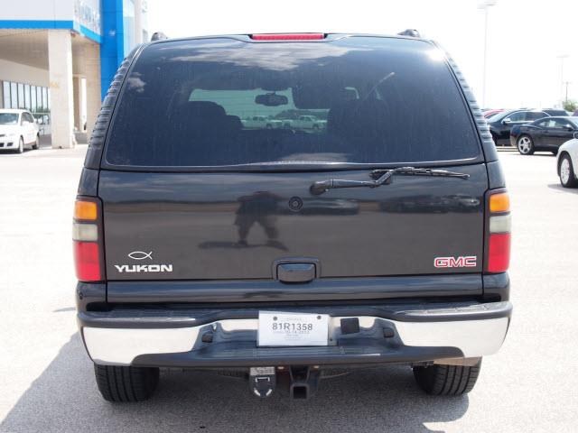 GMC Yukon 2004 photo 1