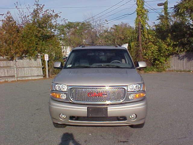 GMC Yukon 2004 photo 1