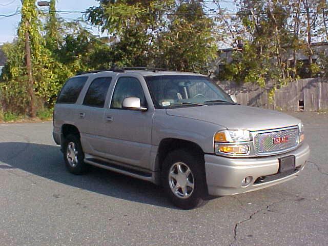 GMC Yukon 2004 photo 2