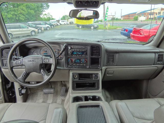 GMC Yukon 2004 photo 1