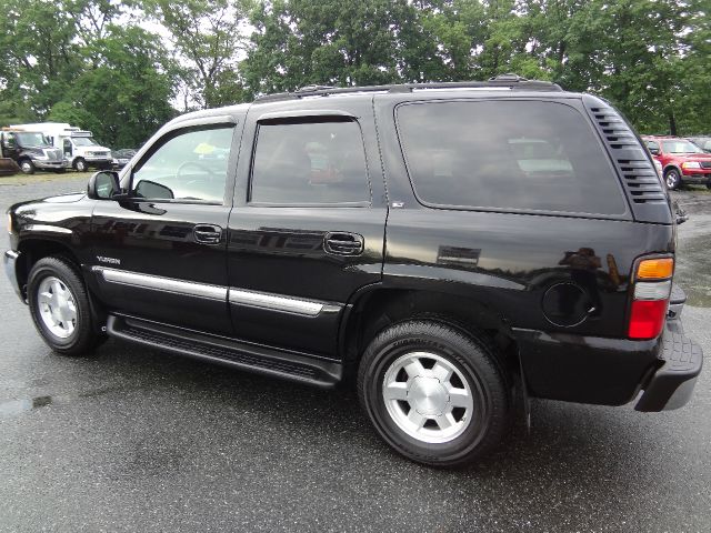 GMC Yukon 2004 photo 2