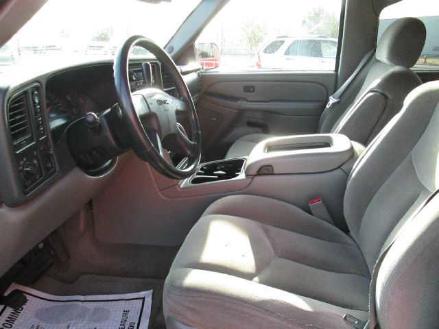 GMC Yukon 2004 photo 2