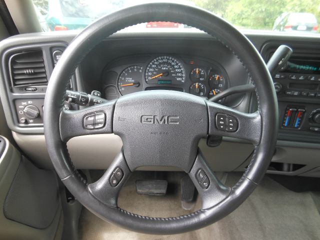 GMC Yukon 2005 photo 11