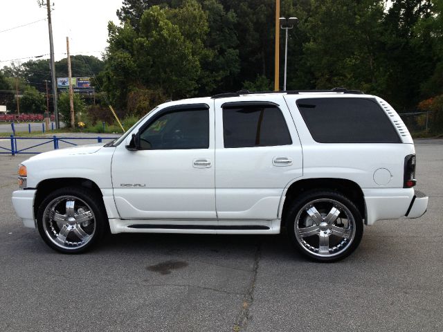 GMC Yukon 2005 photo 3