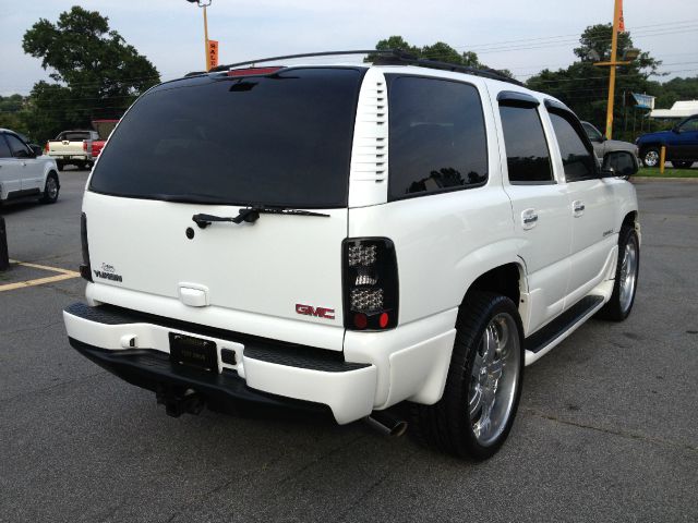 GMC Yukon 2005 photo 4