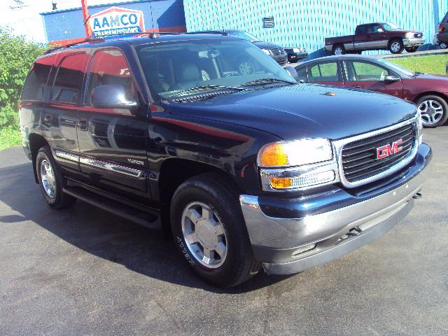 GMC Yukon 2005 photo 2