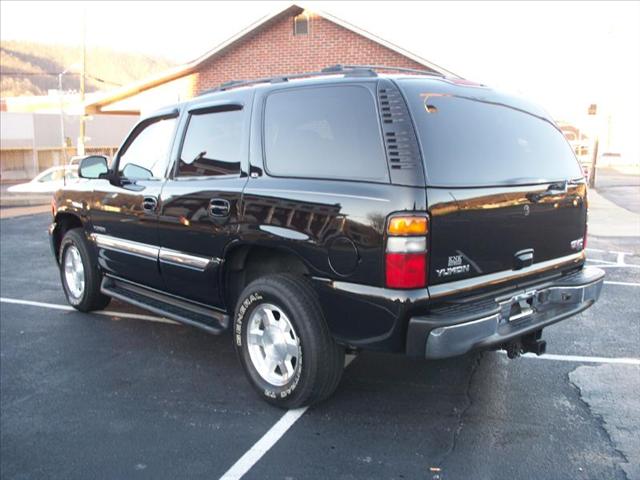 GMC Yukon 2005 photo 2